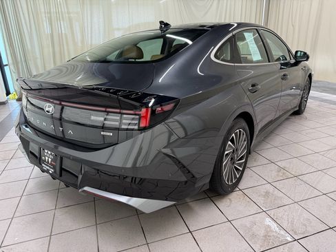 Used 2025 Hyundai Sonata Limited FWD image 5