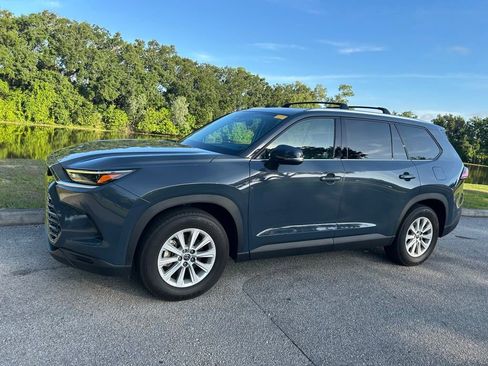 Used 2024 Toyota Grand Highlander AWD image 2
