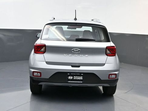 Certified 2025 Hyundai Venue SEL image 5