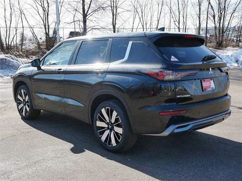 New 2026 Mitsubishi Outlander SE image 2