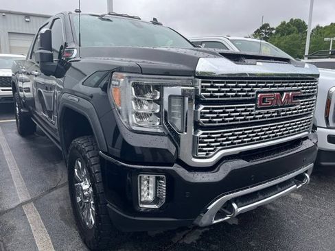 Used 2021 GMC Sierra 2500 Denali w/ Denali Black Diamond Edition AWD/4WD image 2