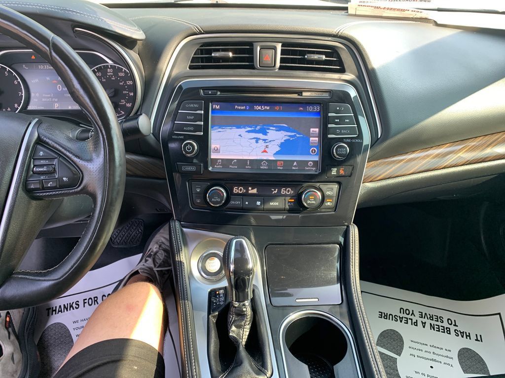 Used 2017 Nissan Maxima Platinum w/ Medallion Package FWD image 11