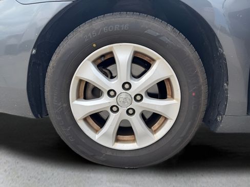 Used 2010 Toyota Camry LE FWD image 13