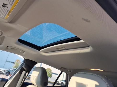 Used 2024 Chevrolet Trax ACTIV w/ Sunroof Package FWD image 11