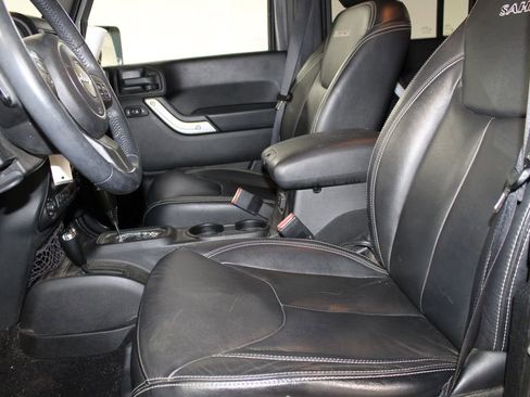 Used 2016 Jeep Wrangler Unlimited Sahara w/ Dual Top Group image 16