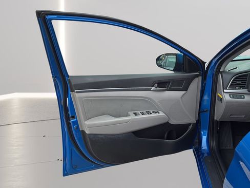 Used 2017 Hyundai Elantra SE image 25