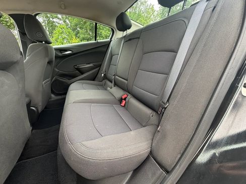 Used 2018 Chevrolet Cruze LT w/ Convenience Package FWD image 22