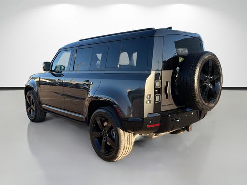New 2026 Land Rover Defender 110 X-Dynamic SE image 3