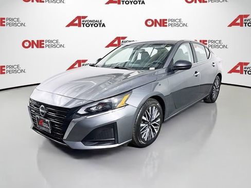Used 2025 Nissan Altima 2.5 SV FWD image 3