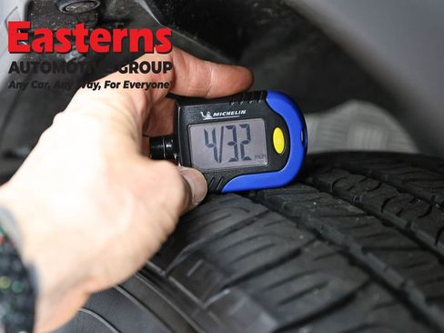 Used 2022 Toyota Highlander LE image 30