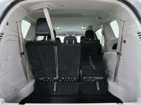 Used 2023 Chrysler Pacifica Touring-L image 26