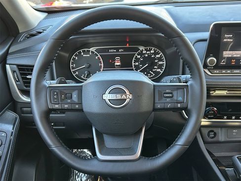 Certified 2025 Nissan Rogue SV image 25