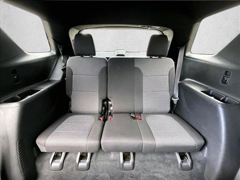 Used 2023 Chevrolet Traverse LT FWD image 30