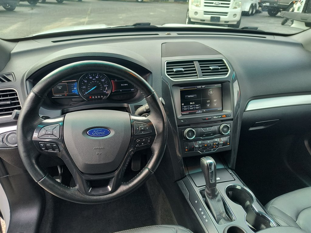 Used 2016 Ford Explorer XLT w/ Equipment Group 202A FWD image 16