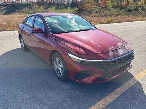 New 2025 Hyundai Elantra SE image 6