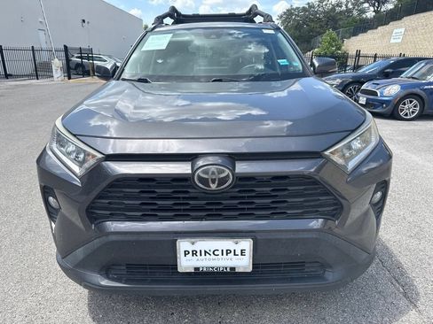 Used 2019 Toyota RAV4 XLE FWD image 2