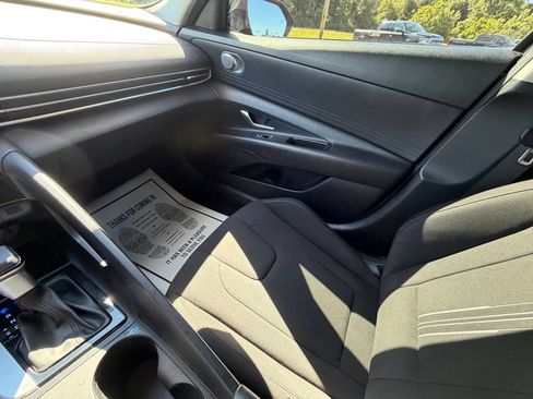 Used 2021 Hyundai Elantra SEL FWD image 25