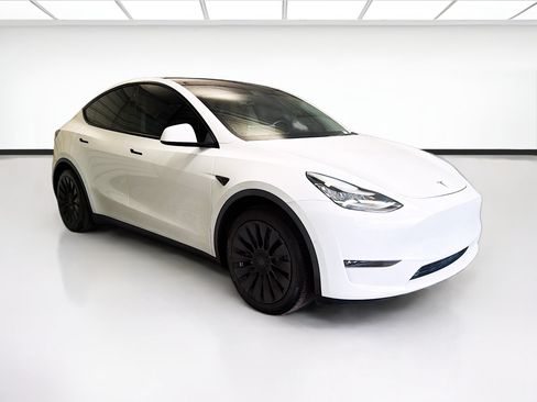 Used 2021 Tesla Model Y Long Range AWD/4WD image 3
