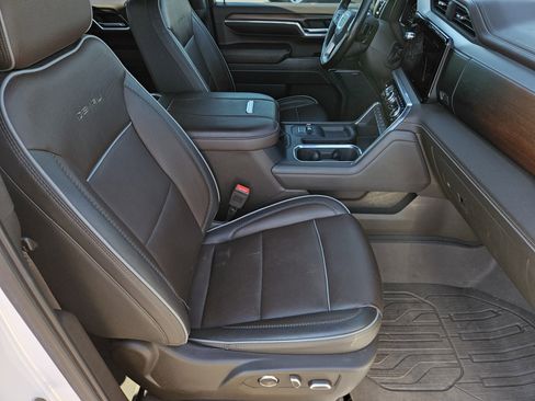 Used 2024 GMC Sierra 3500 Denali w/ Denali Reserve Package image 41