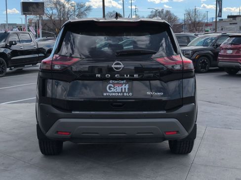Used 2023 Nissan Rogue SV w/ SV Premium B Package image 5