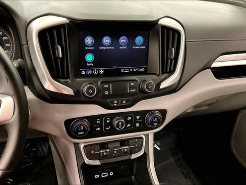 Used 2024 GMC Terrain SLT AWD/4WD image 30