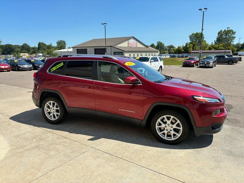 Used 2015 Jeep Cherokee Latitude w/ Cold Weather Group FWD image 4