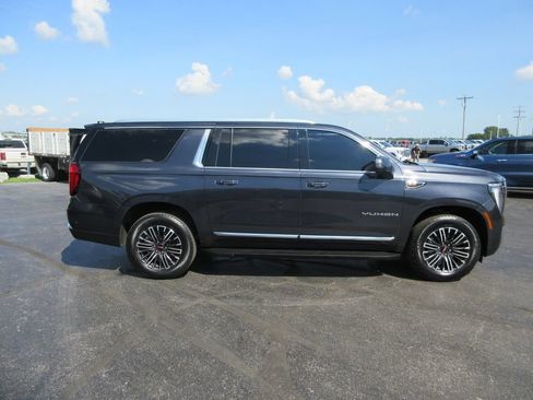 Used 2025 GMC Yukon XL Elevation w/ Technology Package AWD/4WD image 5