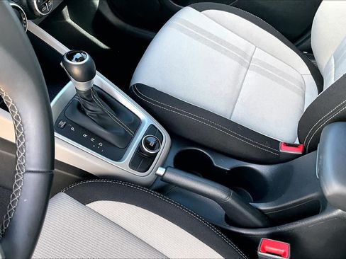 Certified 2025 Hyundai Venue SEL FWD image 17