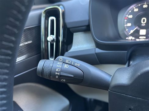 Used 2020 Volvo XC40 T4 Inscription image 28