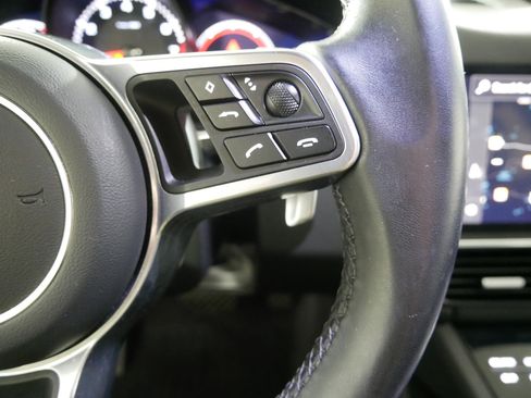Used 2022 Porsche Cayenne Platinum Edition image 28
