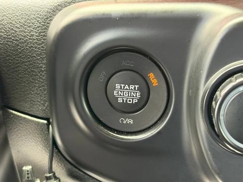 Used 2022 Jeep Gladiator Rubicon w/ LED Lighting Group AWD/4WD image 26