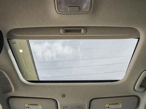 Used 2021 Hyundai Venue SEL w/ Premium Package image 29