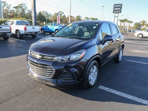 Used 2021 Chevrolet Trax LS w/ Tint and Cruise Package FWD image 3