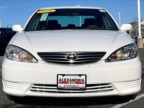 Used 2006 Toyota Camry LE image 3
