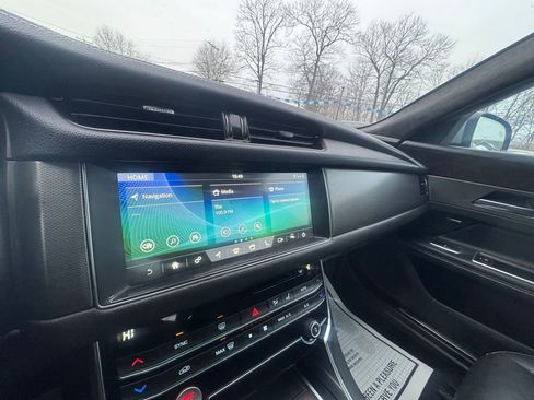 Used 2020 Jaguar XF Checkered Flag image 38