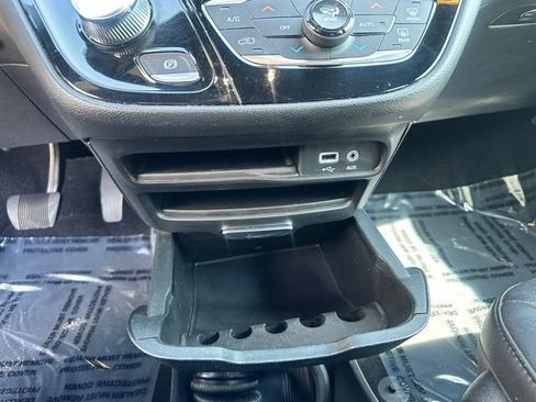 Used 2018 Chrysler Pacifica Touring-L w/ Advanced Safetytec Group FWD image 34