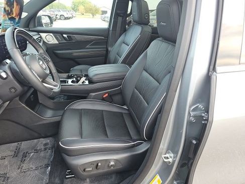 Used 2025 Buick Enclave Avenir w/ Super Cruise Package image 14