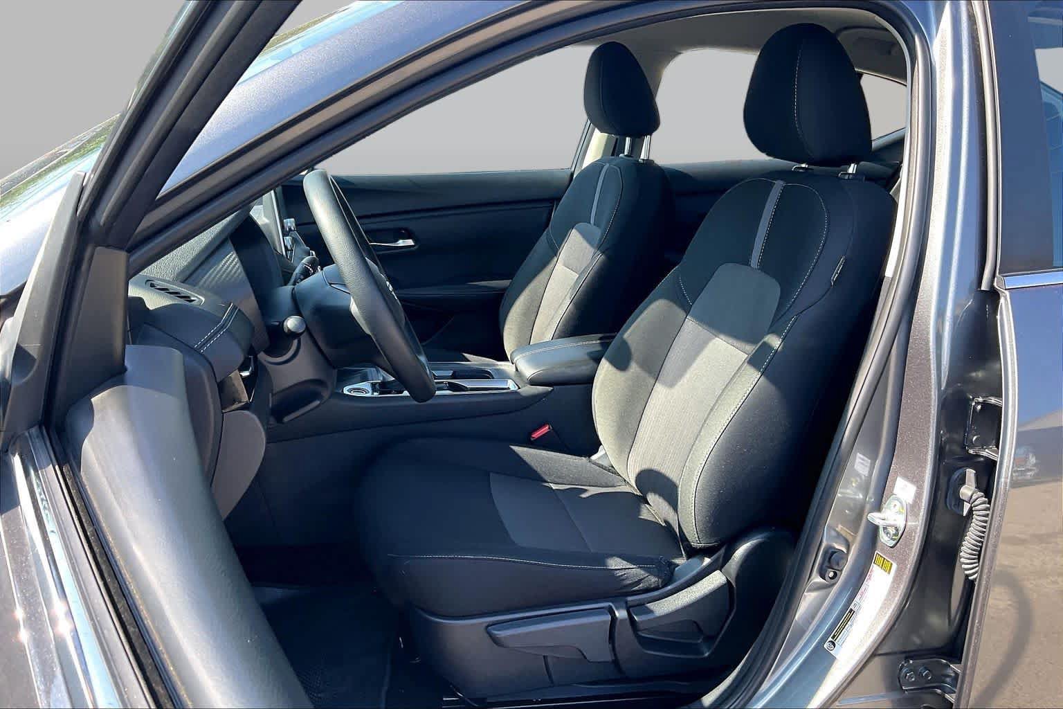 Used 2025 Nissan Sentra SV FWD image 8