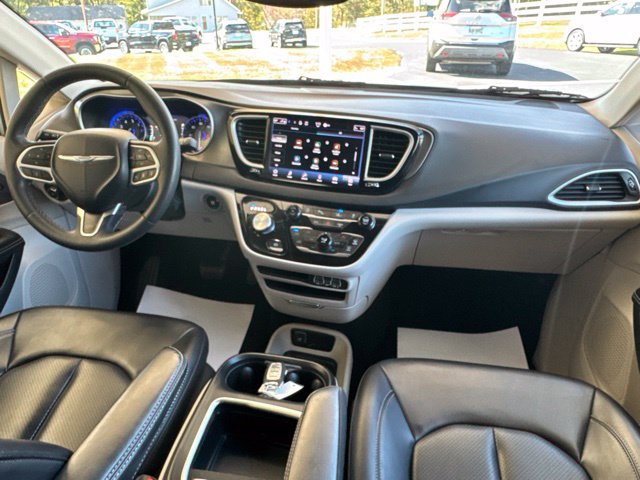 Used 2023 Chrysler Pacifica Touring-L FWD image 29