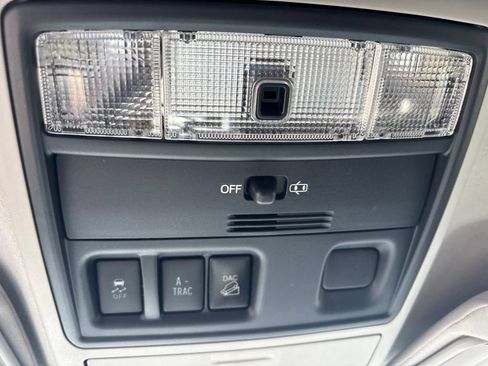 Used 2016 Toyota 4Runner SR5 AWD/4WD image 28