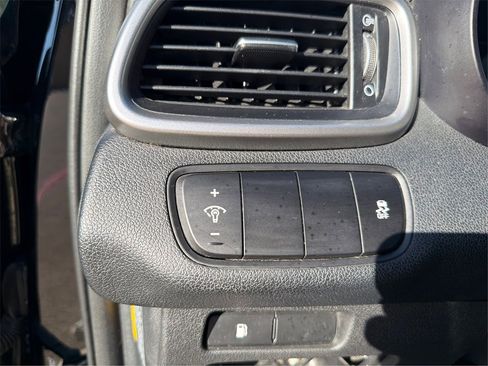 Used 2017 Kia Sorento LX image 18