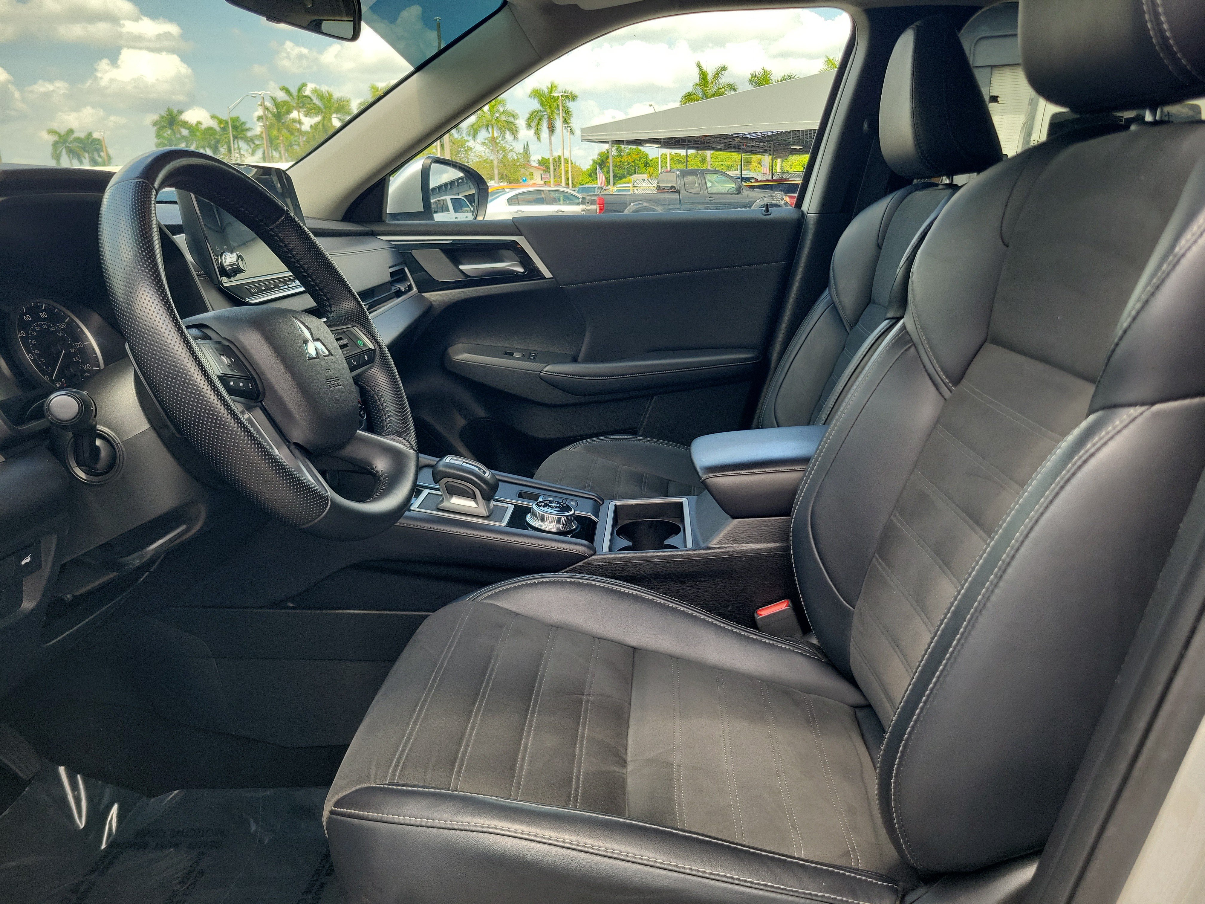 Used 2024 Mitsubishi Outlander SE FWD image 11