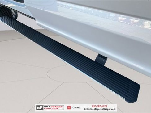 Used 2018 Ford F150 Lariat w/ Equipment Group 502A Luxury image 20