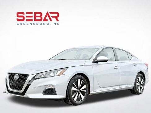 Used 2022 Nissan Altima 2.5 SV w/ SV Premium Package image 2