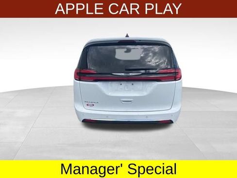 Used 2024 Chrysler Pacifica Touring-L FWD image 6