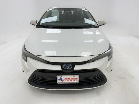 Used 2024 Toyota Corolla LE FWD image 3
