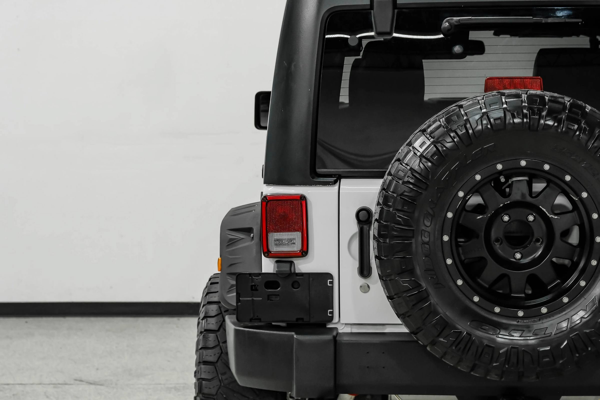 Used 2015 Jeep Wrangler Unlimited Rubicon w/ Connectivity Group AWD/4WD image 47