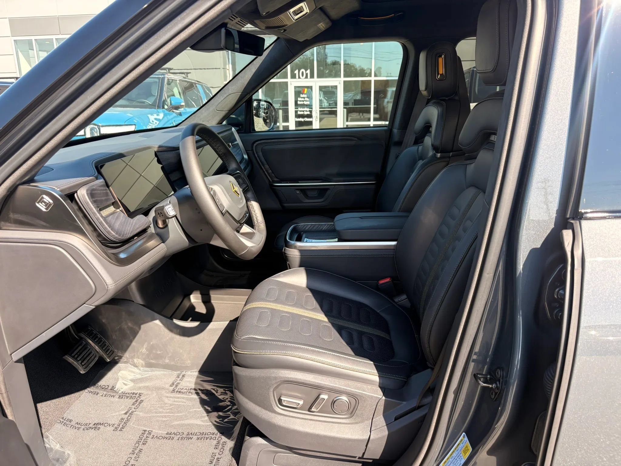 Used 2025 Rivian R1S Adventure Dual AWD/4WD image 7