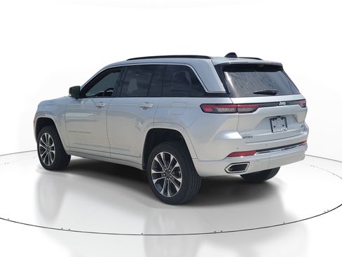Used 2024 Jeep Grand Cherokee Overland w/ Luxury Tech Group IV AWD/4WD image 4