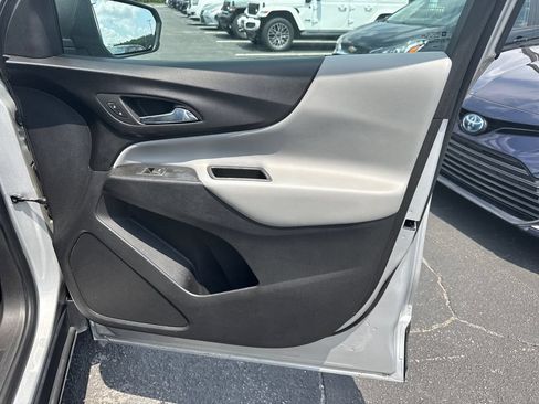 Used 2020 Chevrolet Equinox LS w/ LS Convenience Package FWD image 15